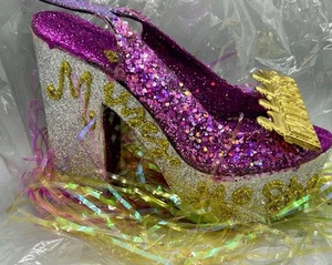 New Orleans Mardi Gras 2025 Krewe of Muses Glitter Shoe Carnival Parade Throw - Picture 1 of 9