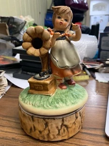 Musical Museum Ceramic Music Box "Girl Singing near Phonograph" WORKS ✔ - Picture 1 of 7