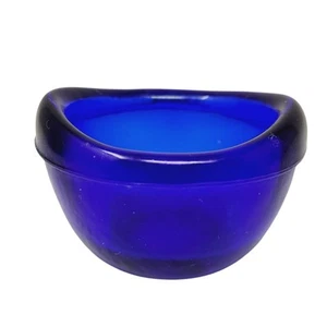Baño de lavado de ojos de vidrio azul cobalto años 50 distribuido por Optrex Free Premium Eyedrop - Imagen 1 de 4