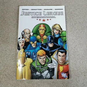 Justice League International Volume 1 DC Comics (2008) Giffen, Dematteis Vol 1 - Picture 1 of 6