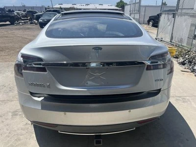 TESLA S   2016 Front Bumper Reinforcement 146898 — 第 1/4 张图片