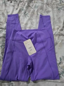 NWT! Womens Fabletics Oasis Legging Wild Wisteria Size: S/6 Pocket Retail $75.95 - Picture 1 of 8
