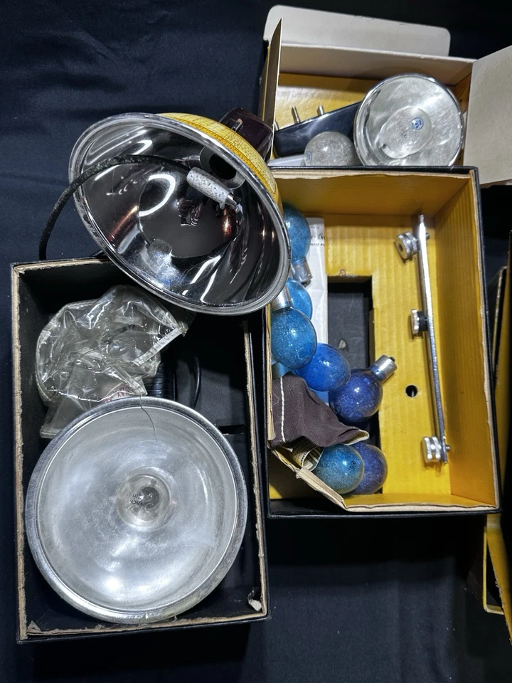 Lote de 2 Kodak Bc y 1 soporte de flash enano y bombillas - tal cual. Foto 1 de 4