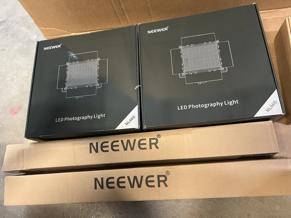 Neewer NL-660 Bi-Color LED Video Light with Stand Kit 2-Pack - Image 1 of 1