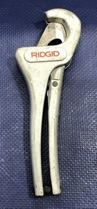 Herramienta de mano cortadora de tubos de PVC Ridgid PC-1375 - 1-3/8" - Imagen 1 de 5
