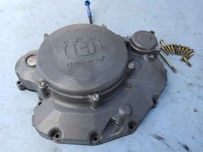 Husqvarna TE SMR 510 2005 06 cubierta de embrague tapa de línea de aceite motor OEM  Foto 1 de 4
