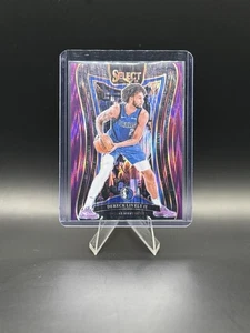 2024-25 Panini Select - Livello Mezzanino Dereck Lively #26 Viola Flash 057/249 - Foto 1 di 2