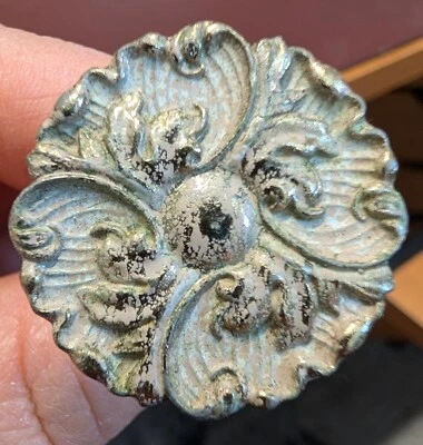 Lot of 5 Vintage 1960s Drawer Pulls Knobs Brass/White, 5 French Provincial Knobs - Image 1 of 4