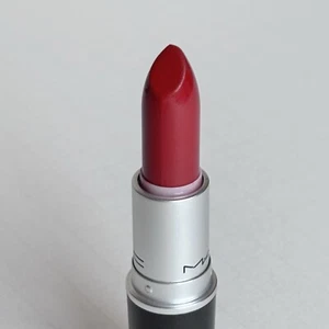 MAC AMPLIFIED CREME LIPSTICK in HEARTLESS*** - Picture 1 of 11