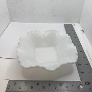 Vintage Westmoreland Milk Glass  Ruffled Rim Bowl 13-1020N - Picture 1 of 5