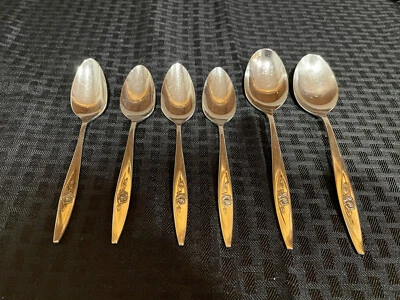 Oneidacraft Deluxe Stainless LASTING ROSE 4 Teaspoons & 2 Oval Soup Spoons - Image 1 of 4