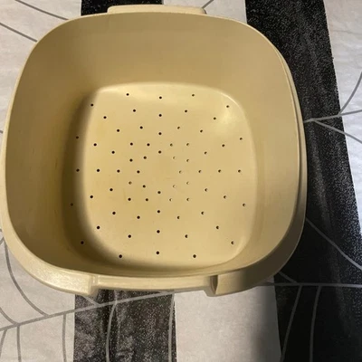Vintage Tupperware Colander Strainer Kitchen Prep Produce Washing Container - Image 1 of 4