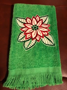 Fingertip towel Poinsettia Floral Appliqué on green cotton - Picture 1 of 2