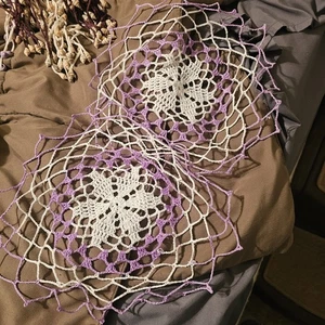 Tapetes de ganchillo morados y blancos - Imagen 1 de 2