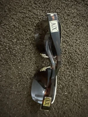 ÓCULOS DE SOL A|X ARMANI EXCHANGE feminino LOGOTIPO DOURADO PLACA A|X / ESCUDO DE CRISTAIS - Imagem 1 de 4