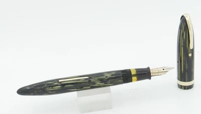 Sheaffer Balance Full-Size Green Military Clip Fountain Pen - 1940 - 14kt F  Nib - Image 1 of 4