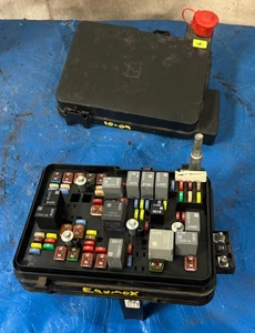 2010 Chevrolet Equinox Engine Fusebox Fuse Box Relay Module 20848337 01 OEM B32 - Picture 1 of 12