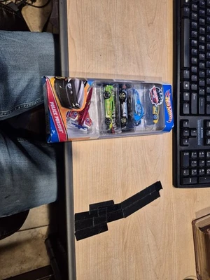 NEW Hot Wheels POLICE PURSUIT 5 Pack Mattel - Image 1 of 3