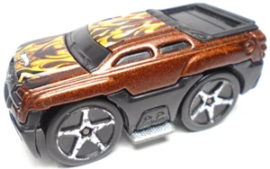2005 HOT WHEELS CHEVY AVALANCHE BROWN 2 3/8" DIECAST PICKUP TRUCK WITH FLAMES - Picture 1 of 6