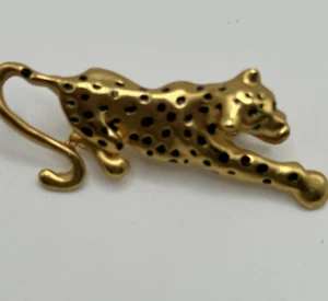 Vintage Leopard Brooch Gold Tone Jaguar Pin Black Enamel Spots Rhinestone Eyes - Picture 1 of 5