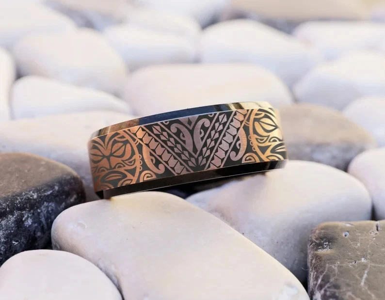 Anel de casamento cultural étnico havaiano de tungstênio marrom/preto unissex - 8mm - Imagem 1 de 3