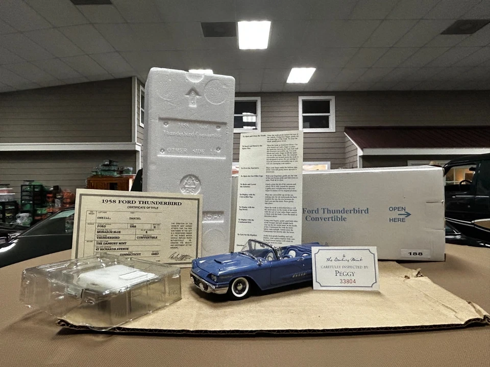 Danbury Mint 1958 Ford Thunderbird Convertible Metal Die Cast 1:24 Scale Car - Image 1 of 4
