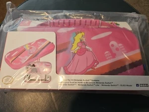 Custodia HORI Premium Vault per Nintendo Switch/Switch OLED Princess Peach - Foto 1 di 4