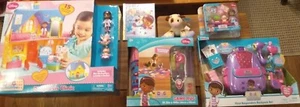 Doc McStuffins Klinik Teppich Werkzeuge 3 Bücher helle Augen 2 Plüsch Responder Rucksack  - Bild 1 von 12