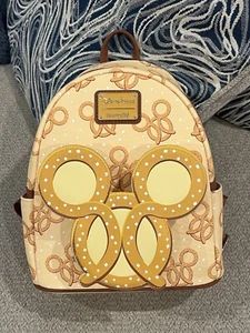 Mini mochila Pretzel Loungefly perfumada Mickey Mouse 2022 de los parques de Disney nueva - Imagen 1 de 6