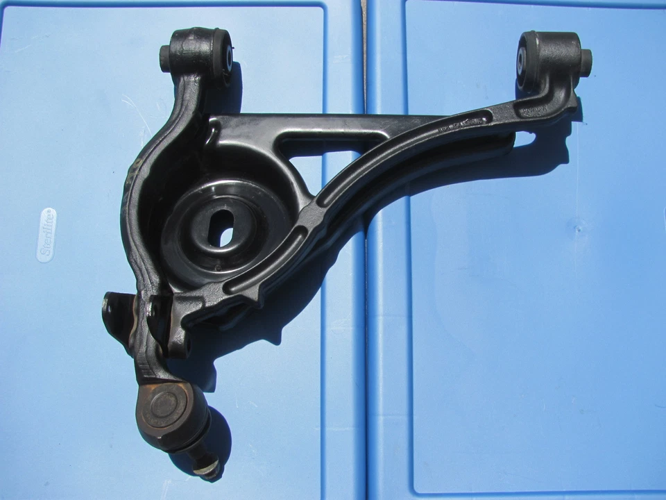 1998-2000-2003 Jaguar XJ8 VANDEN PLAS BRAZO INFERIOR DERECHO RÓTULA MNC2470AB Foto 1 de 1