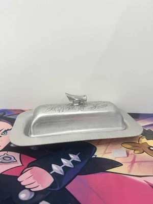 Plato de mantequilla de aluminio forjado a mano Everlast vintage años 50 diseño floral Foto 1 de 4