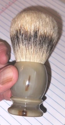 Cepillo de Afeitar Tejón Punta Plateada con Mango de Cuerno Genuino (NUEVO) - Envío Gratis Foto 1 de 2