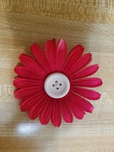 handmade dark pink  Gerbera daisy flower clip/ barrette with large white button - Picture 1 of 2