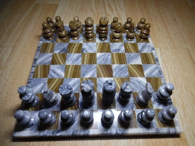 ¿Mármol/piedra tallada a mano vintage? Juego de piezas de ajedrez de mármol y tablero de 10 pulgadas Foto 1 de 4