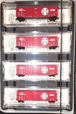 Z MTL 994 00 047 50ft Rib Side Box Car Plug Door ATSF Four Car Runner Pack NIB - Image 1 of 3