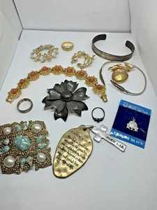 13 Pieces Mixed Lot Fashion jewelry Bracelets Brooches Rings Some Sterling - Picture 1 of 15