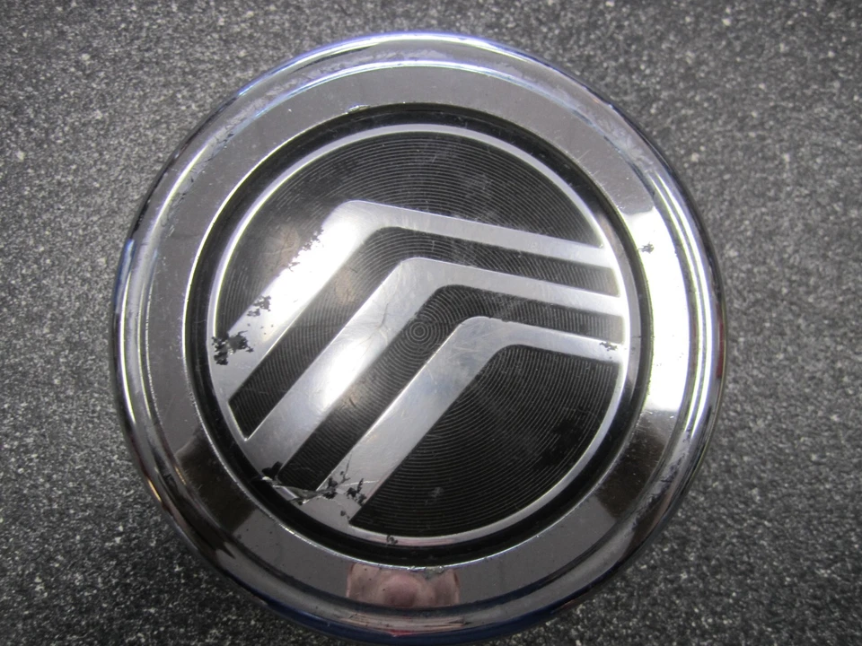 Tapa central Mercury Grand Marquis OEM 1993-1996 15" F3AC-1A097-AA - una (1)* Foto 1 de 4