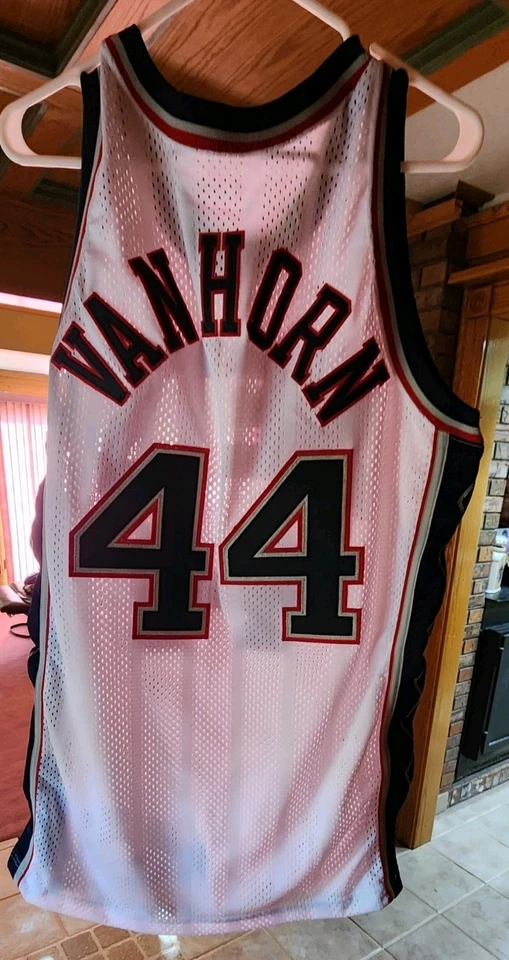 1997-98 Keith Van Horn Rookie Season Game Worn Signed New Jersey Nets Jersey NBA - Image 1 of 4