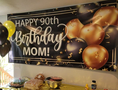 定制印花 4' x 8' 生日快乐游行横幅“90 岁生日快乐妈妈” — 第 1/2 张图片