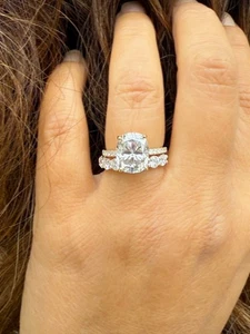 Anello di Fidanzamento Moissanite Taglio Cuscino E Fascia Oro Giallo Massiccio 14k 6,00ctw - Foto 1 di 14