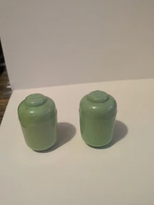 Vintage Mini Grün Kunststoff Salz und Pfefferstreuer - Bild 1 von 4