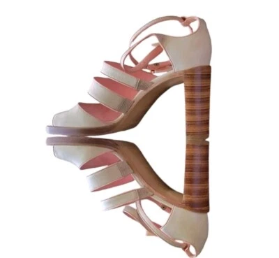 Sapatos Louis Vuitton com alça de fivela cinza - rosa tamanho 41 - EUA 11. - Imagem 1 de 4