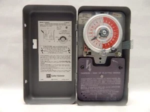 CUTLER HAMMER CHEM003 DPST TIME CLOCK 24 HOUR 120V - Picture 1 of 3