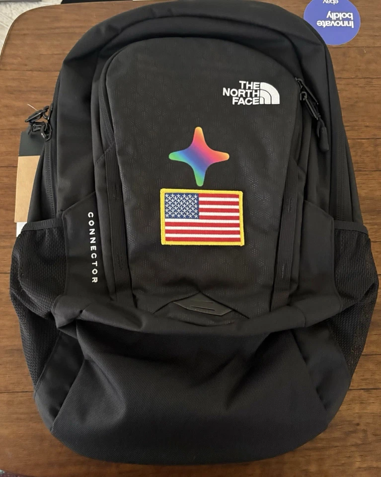 Mochila de día The North Face Connector negra con cremallera parche bandera de EE. UU. Foto 1 de 2