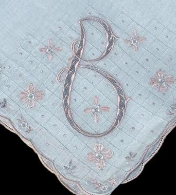 Pañuelo vintage de lino bordado rosa y gris sobre blanco con monograma "B"*#21 Foto 1 de 3