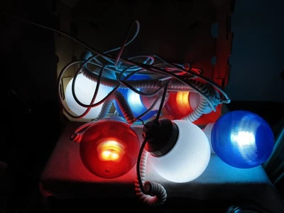 Difícil de encontrar RARO 6 Redondos Rojo, Blanco y Azul Globo Bola Patio Camping Fiesta Cadena de Luces Foto 1 de 4