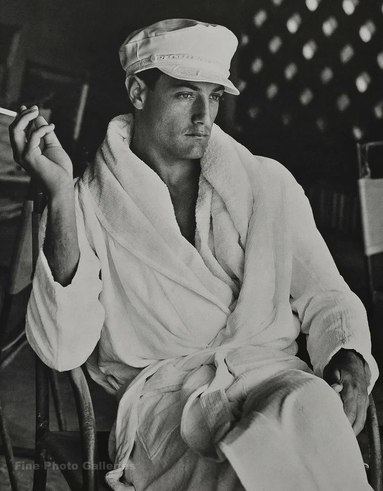 1982 Vintage Bruce Weber Surfer Shaun Tomson Albornoz Fumar Hawaii Foto Arte Foto 1 de 1