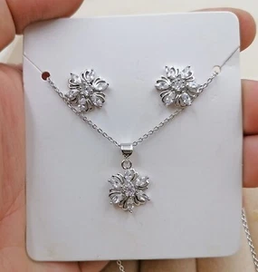 Stunning Silver 18K White Gold Filled CZ Flower Pendant Necklace & Earrings Set - Picture 1 of 2