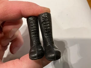 VINTAGE 1972 MEGO 1 PAIO DI STIVALI NERI ACTION JACKSON POTA AVVENTURA MILITARE - Foto 1 di 3