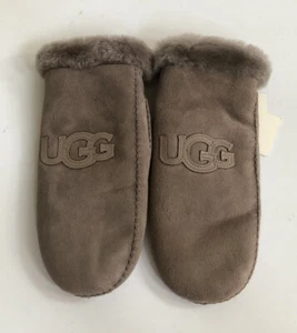 UGG CLASSIC HERITAGE LOGO PATCH MITTEN STORMY GREY GRAY SUEDE GLOVES sz L / XL - Picture 1 of 5